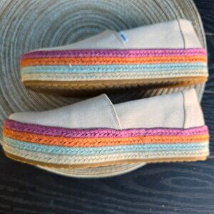 NWOT Tom's Valencia Slip-On Low Platform